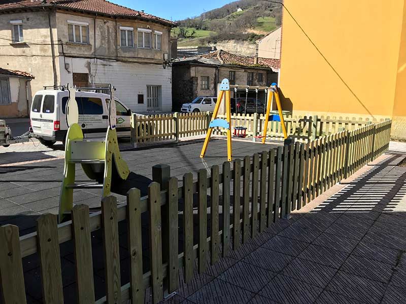 Vallado de madera para área infantil